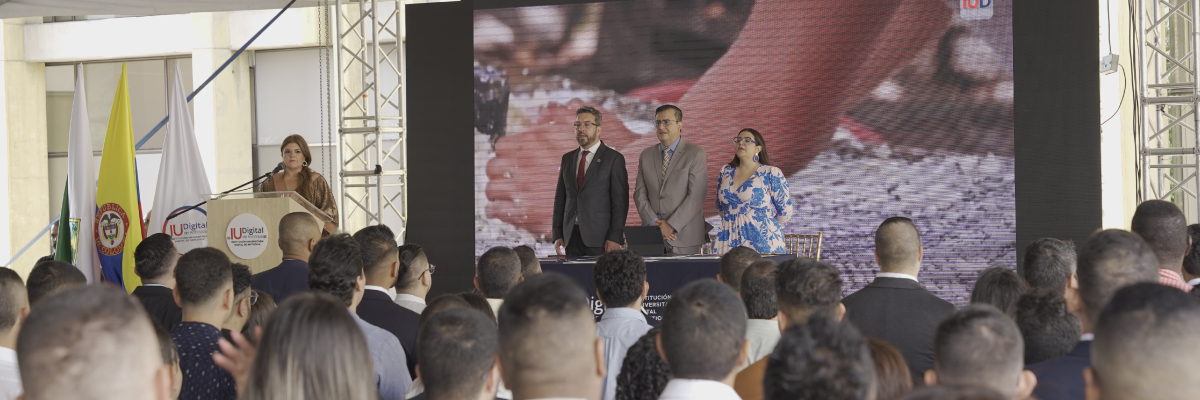 La IU Digital de Antioquia celebra un hito, la graduación de los primeros profesionales de la Institución