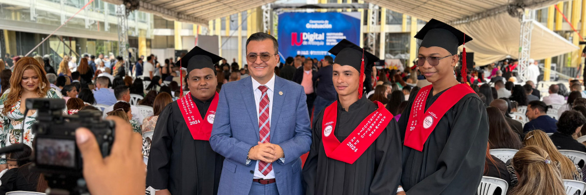Se cumple un hito para la IU Digital de Antioquia, 4 de sus estudiantes privados de la libertad se gradúan.