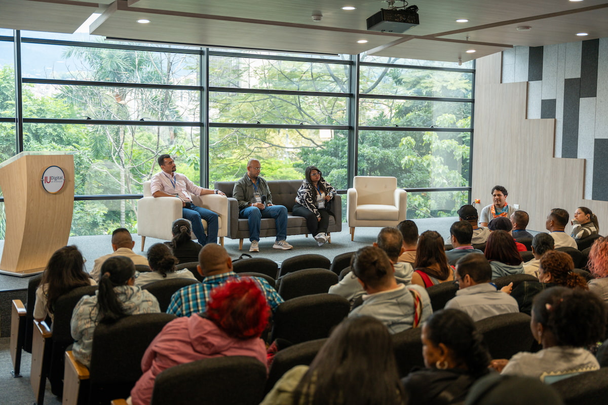 Docentes de Antioquia, compartieron experiencias de innovación educativa en el II Foro Departamental de Formación Docente de la IU Digital