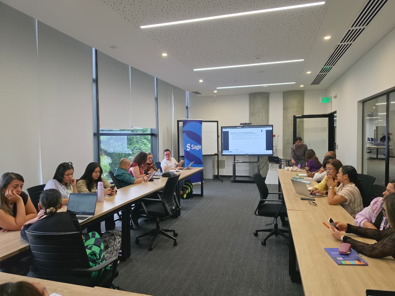 Sage Publishing, una de las editoriales más importantes de la industria, visitó la IU Digital de Antioquia