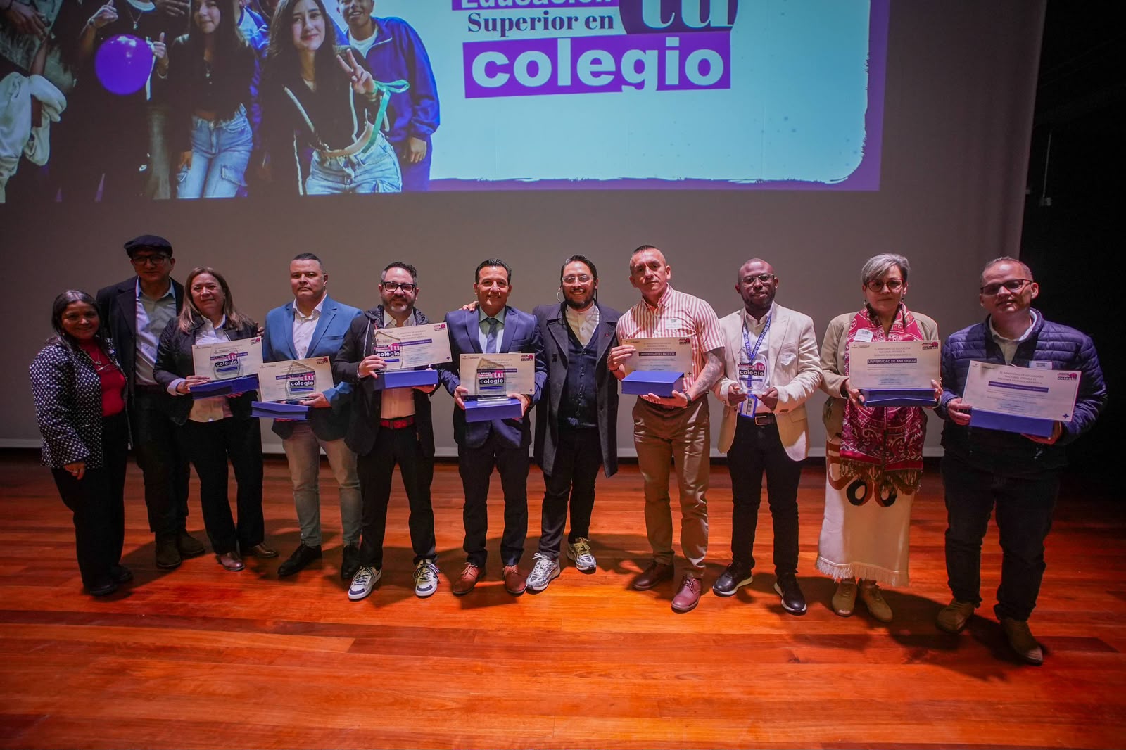 El Ministerio de Educación Nacional reconoce a la IU Digital por llevar educación superior a los territorios donde más se necesita