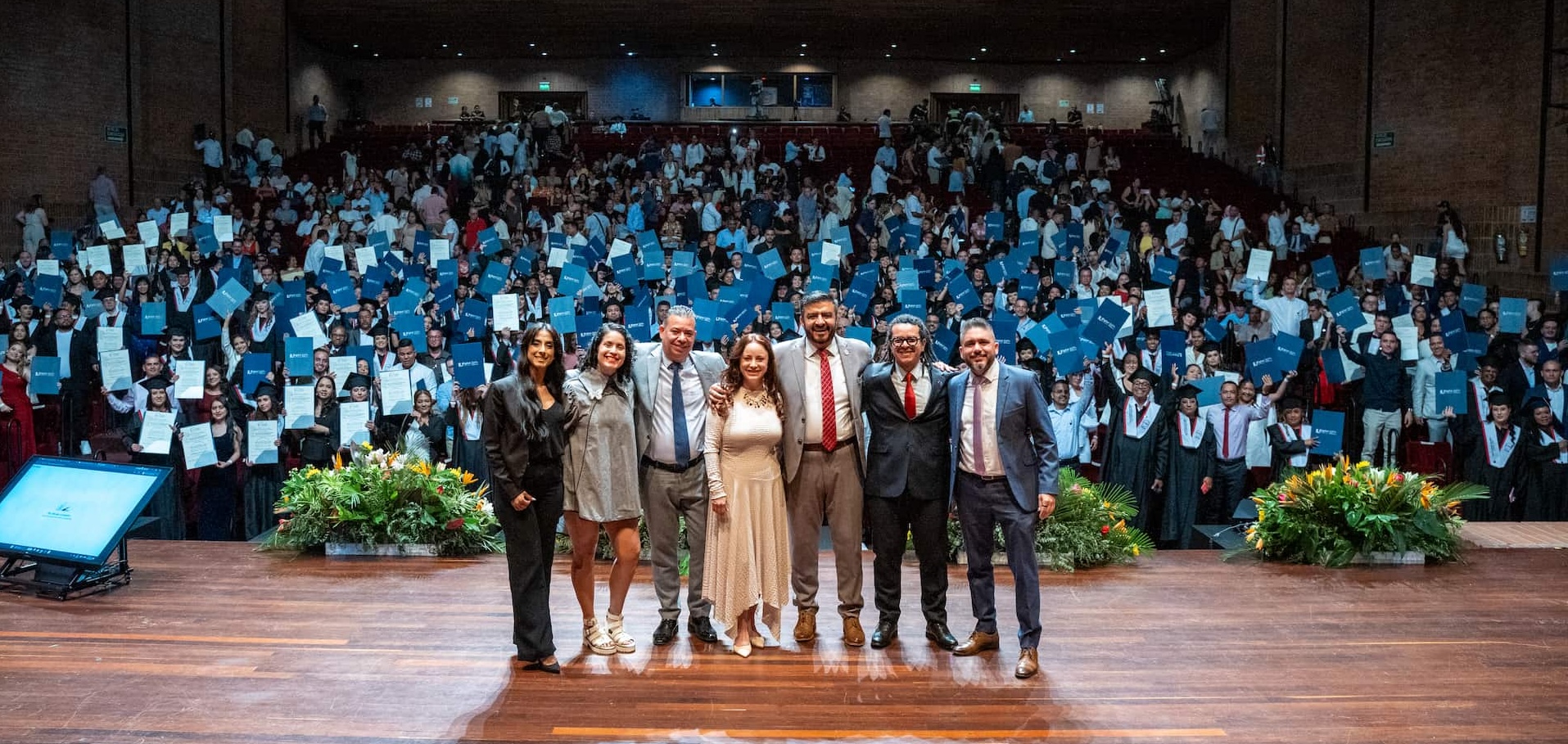 La IU Digital gradúa a una nueva generación de profesionales y celebra su primera promoción de Ingeniería Mecatrónica