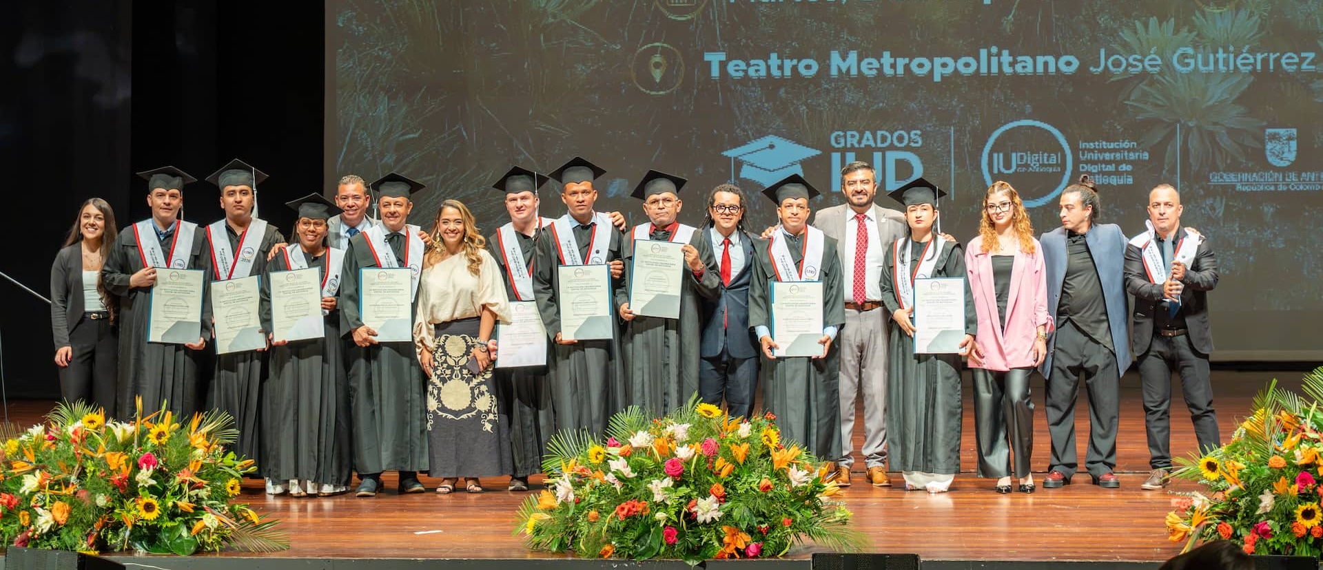 La IU Digital gradúa a una nueva generación de profesionales y celebra su primera promoción de Ingeniería Mecatrónica
