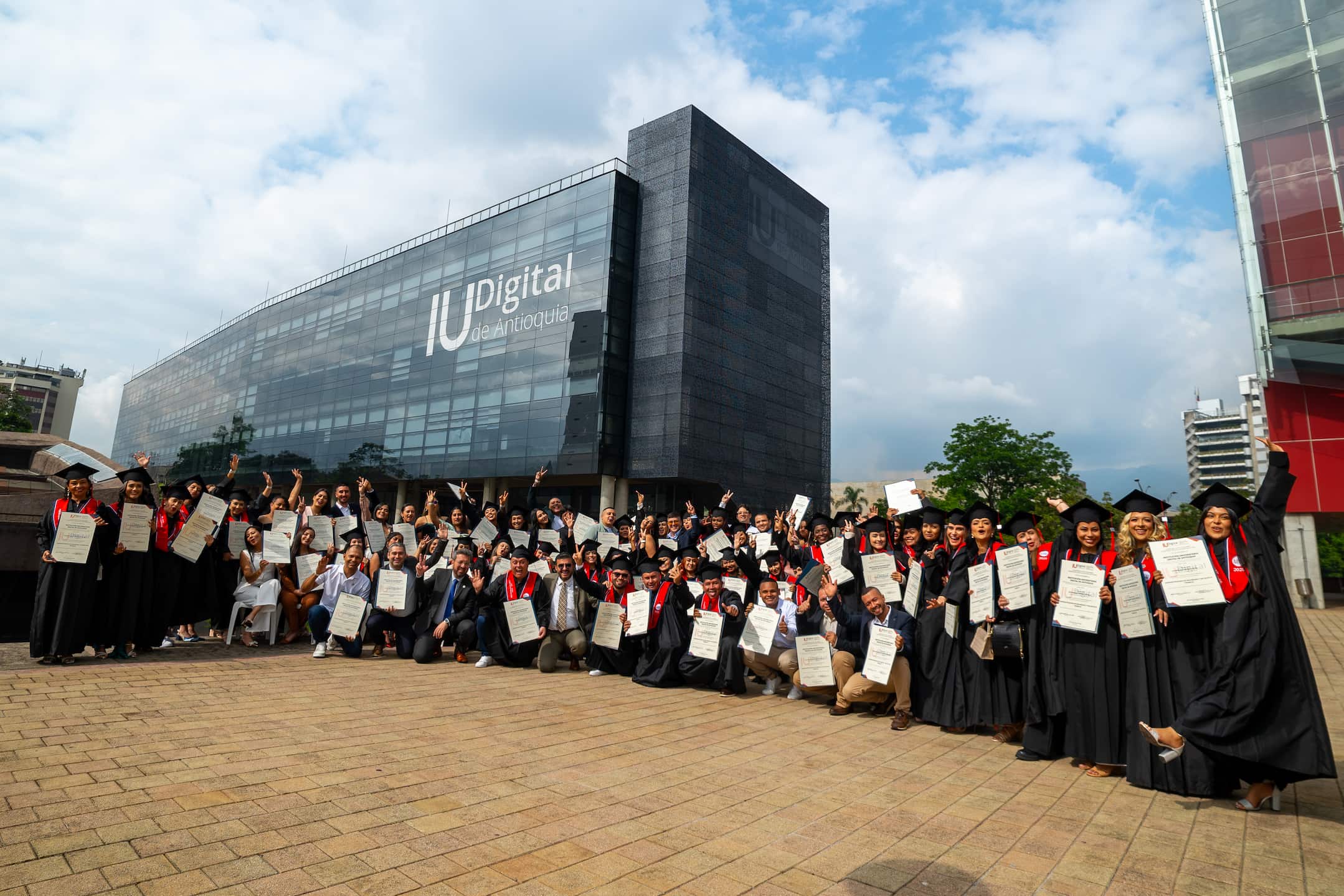 ¡Bienvenidos Egresados de la IU Digital de Antioquia!