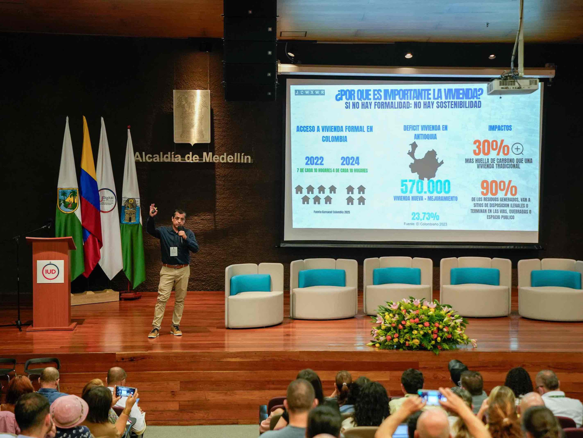 Momento del show del evento 'Calma que transforma', con participantes disfrutando de la actividad en Antioquia."