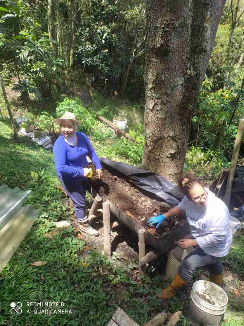 Momento del show del evento 'Calma que transforma', con participantes disfrutando de la actividad en Antioquia."